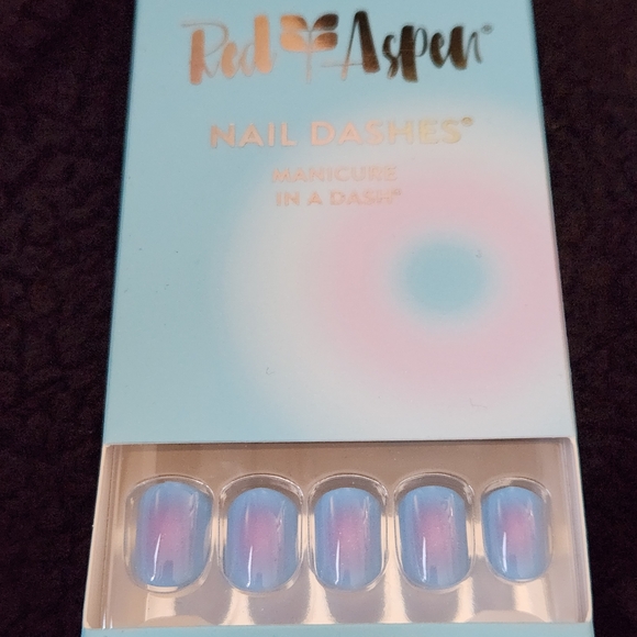 4 Sets of Red Aspen Glitter Nail Dashes - Picture 4 of 4